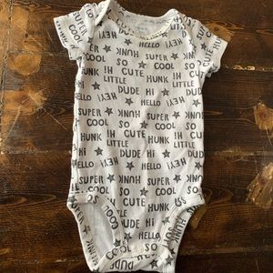 🌷2 for $10🌷 Carter’s 6 month Onesie
